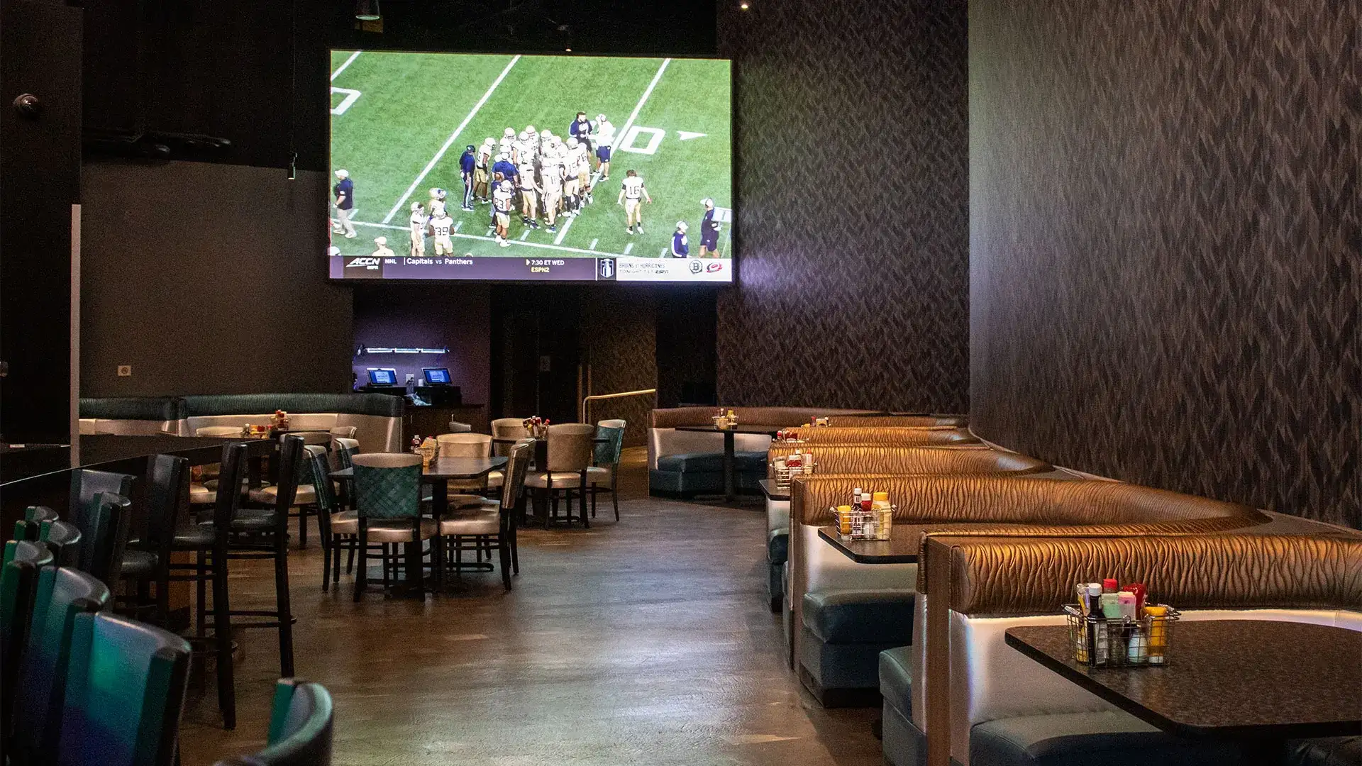 UltraStar Sports Bar & Grill Dining Room Interior at Harrah's Cherokee