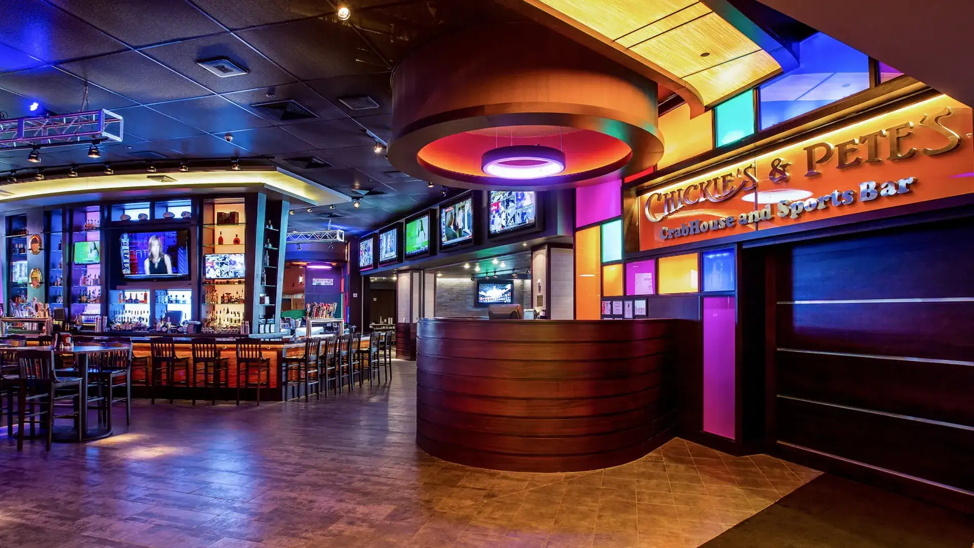 Chickie's & Pete's Interior Bar.