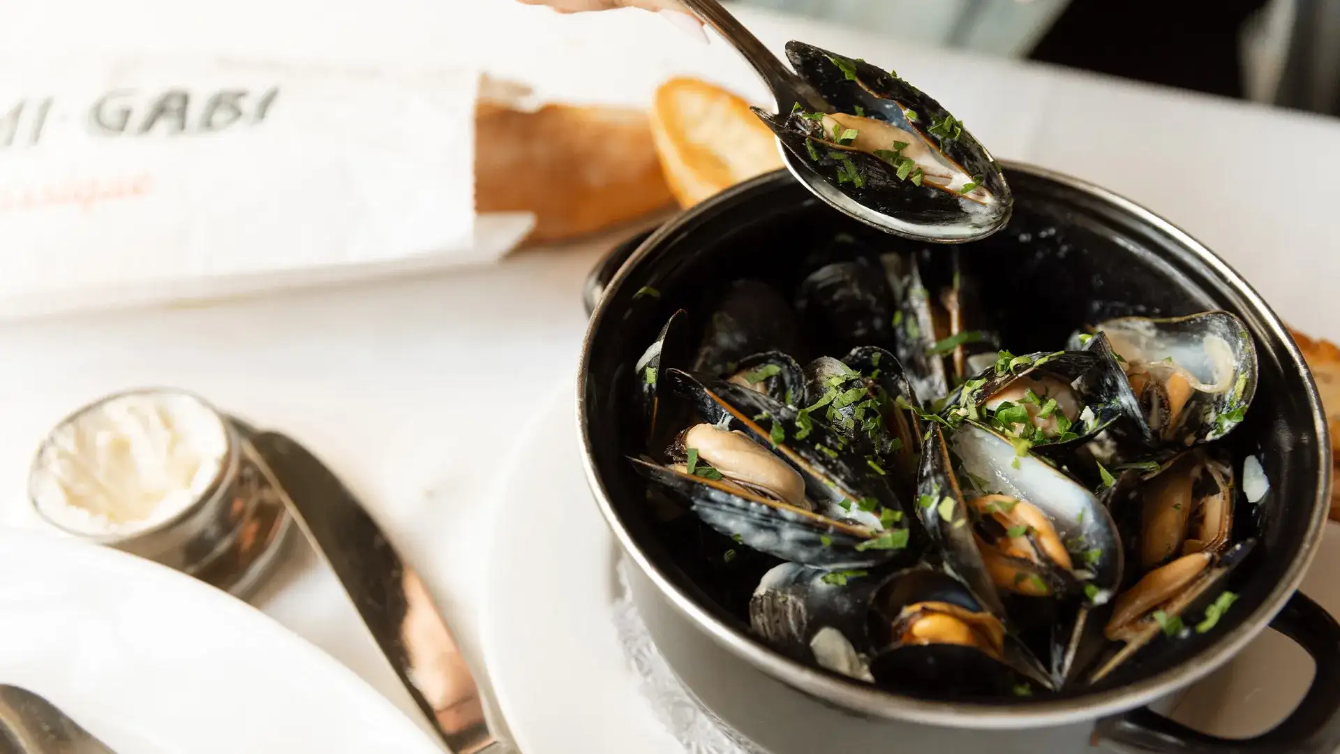 Mussles plated in a dish