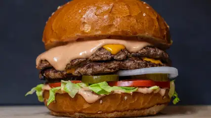 Cheeseburger with all the trimmings and a sesame bun.