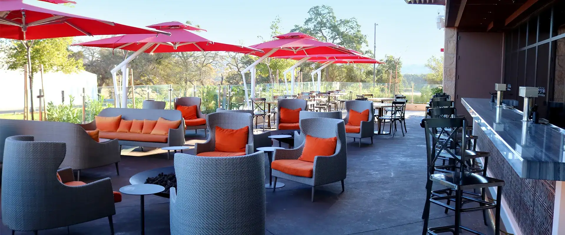 Louie Oliver's patio area and outdoor bar.