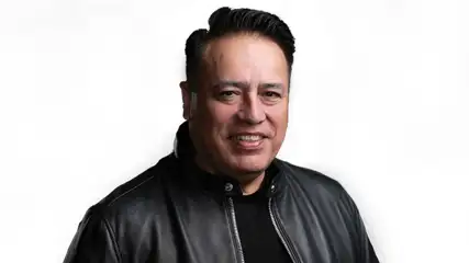Willie Barcena Headshot